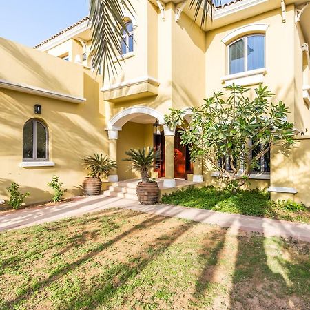 دبي Chic 4Br Villa With Assistant Room And Private Pool On Palm Jumeirah By Deluxe Holiday Homes المظهر الخارجي الصورة