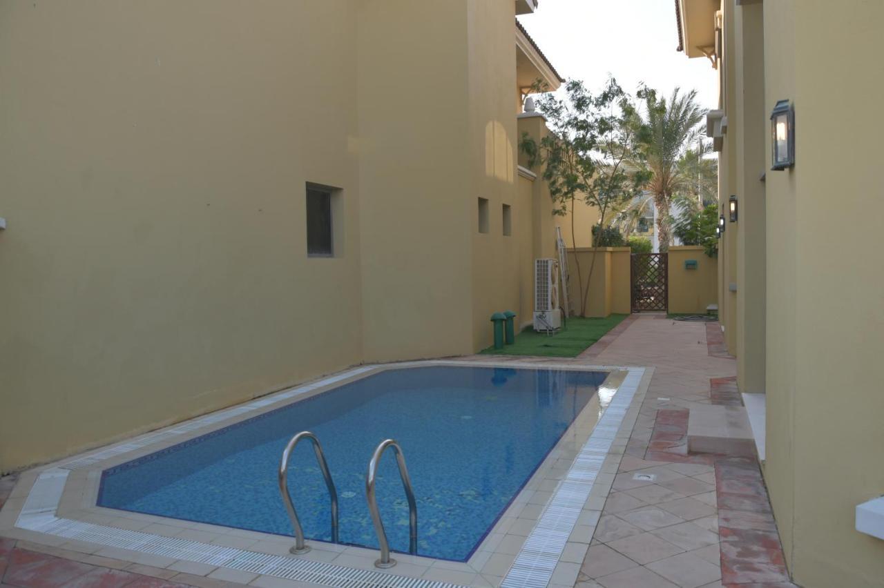 دبي Chic 4Br Villa With Assistant Room And Private Pool On Palm Jumeirah By Deluxe Holiday Homes المظهر الخارجي الصورة