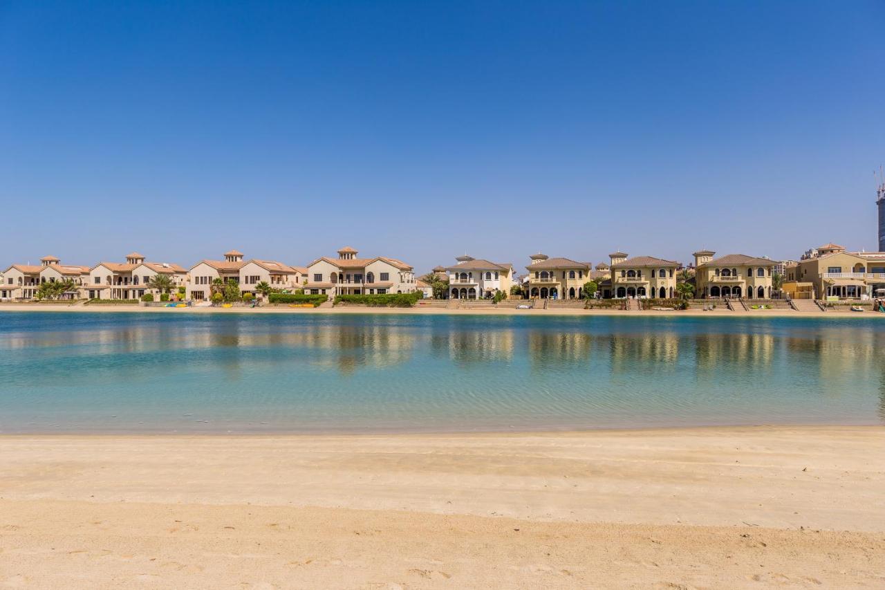 دبي Chic 4Br Villa With Assistant Room And Private Pool On Palm Jumeirah By Deluxe Holiday Homes المظهر الخارجي الصورة