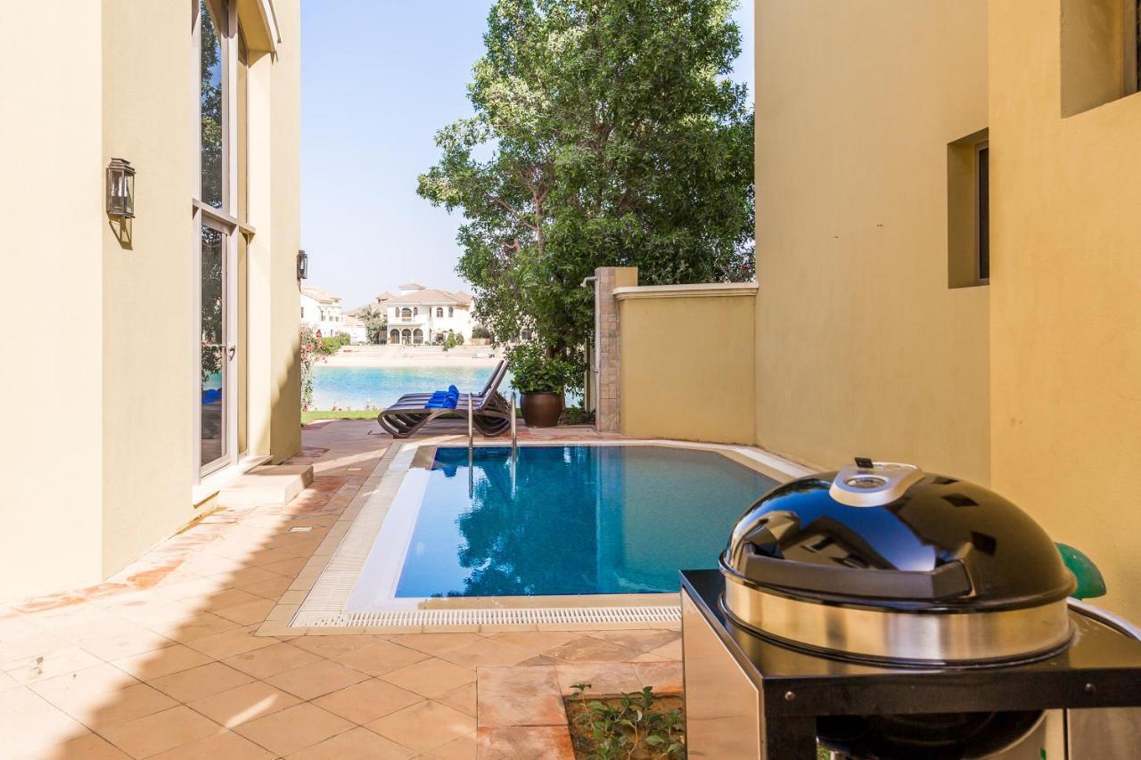 دبي Chic 4Br Villa With Assistant Room And Private Pool On Palm Jumeirah By Deluxe Holiday Homes المظهر الخارجي الصورة