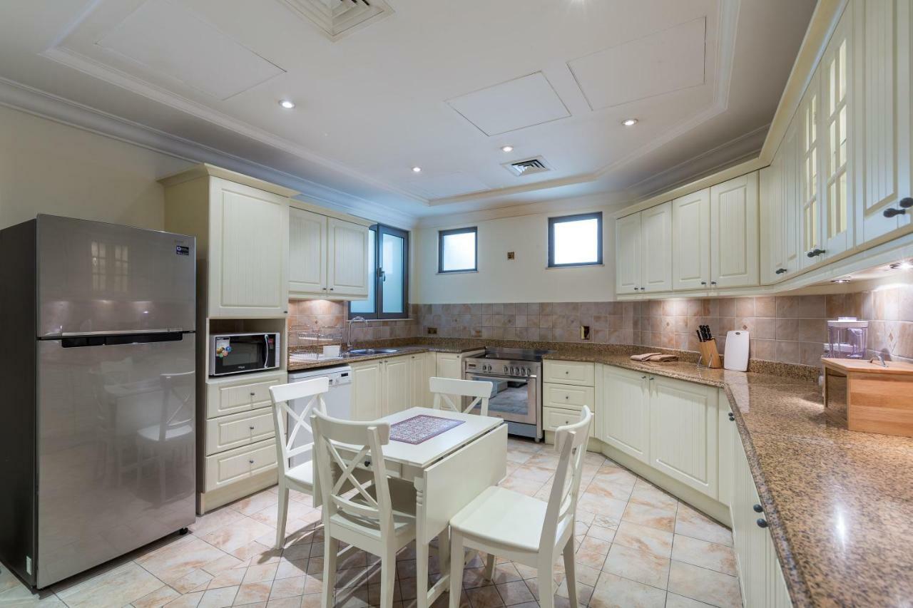 دبي Chic 4Br Villa With Assistant Room And Private Pool On Palm Jumeirah By Deluxe Holiday Homes المظهر الخارجي الصورة
