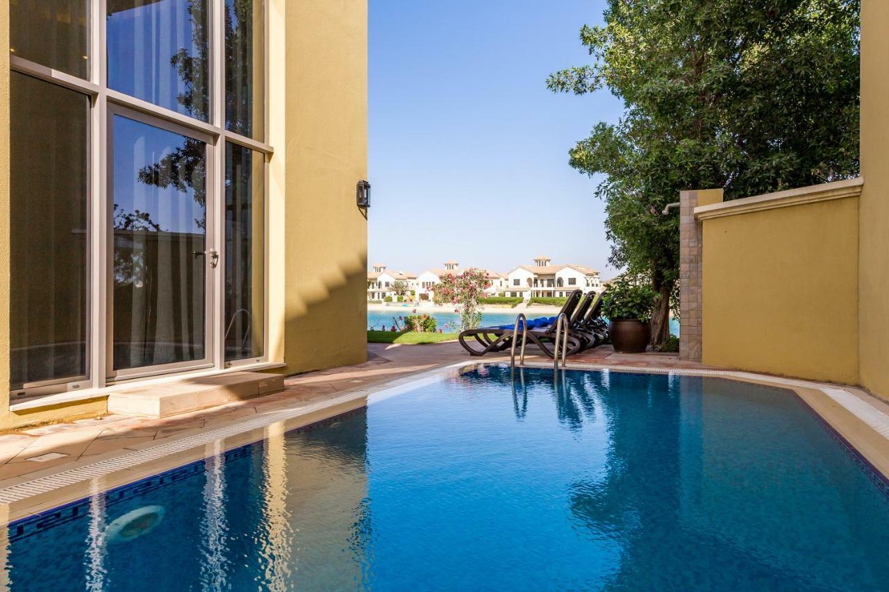 دبي Chic 4Br Villa With Assistant Room And Private Pool On Palm Jumeirah By Deluxe Holiday Homes المظهر الخارجي الصورة