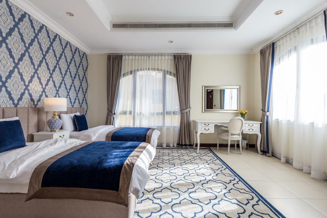 دبي Chic 4Br Villa With Assistant Room And Private Pool On Palm Jumeirah By Deluxe Holiday Homes المظهر الخارجي الصورة