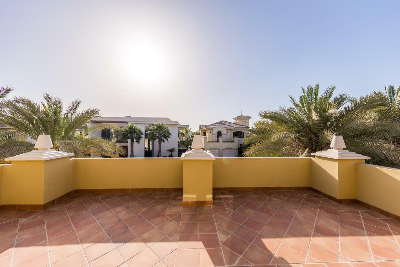دبي Chic 4Br Villa With Assistant Room And Private Pool On Palm Jumeirah By Deluxe Holiday Homes المظهر الخارجي الصورة